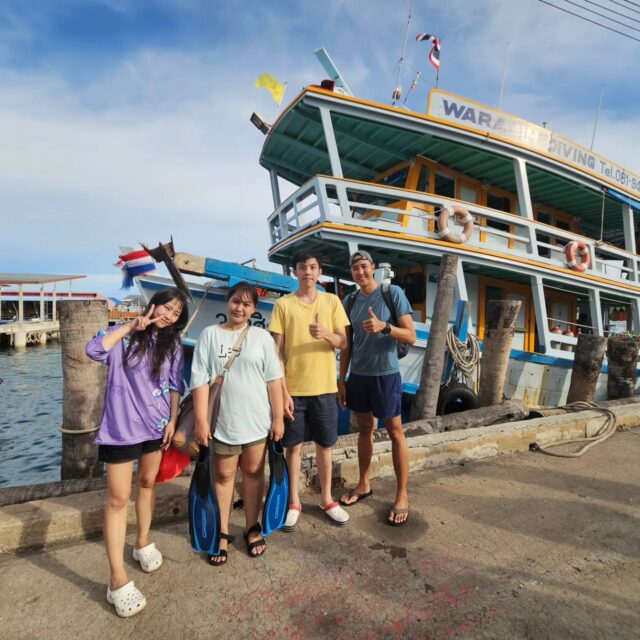 น้องใหม่แห่งวงการ.. คนกลัวน้ำ กลัวความลึก กว่าจะสนุกกับการดำน้ำ ลุ้นกันสนุกทีเดียว แต่ก็ผ่านกันมาได้อย่างสนุกสนาน

ต้องไปหาประสบการณ์การดำน้ำเพิ่มทั้ง Trip ดำน้ำ และหลักสูตรที่สูงขึ้นด้วยนะจ๊ะ..

-------------------------------
สนใจเรียนดำน้ำ หรือ สนใจเรียนดำน้ำหลักสูตรอื่นๆ ของ PADI
ติดต่อได้ทุกช่องทางด้านล่างนี้
Line : @yellowoctopus : http://bit.ly/yellowoctopus
FB messenger : m.me/yellowoctopusdive
E-mail : info@yellowoctopus.net
Website : www.yellowoctopus.net
#yellowoctopusdive